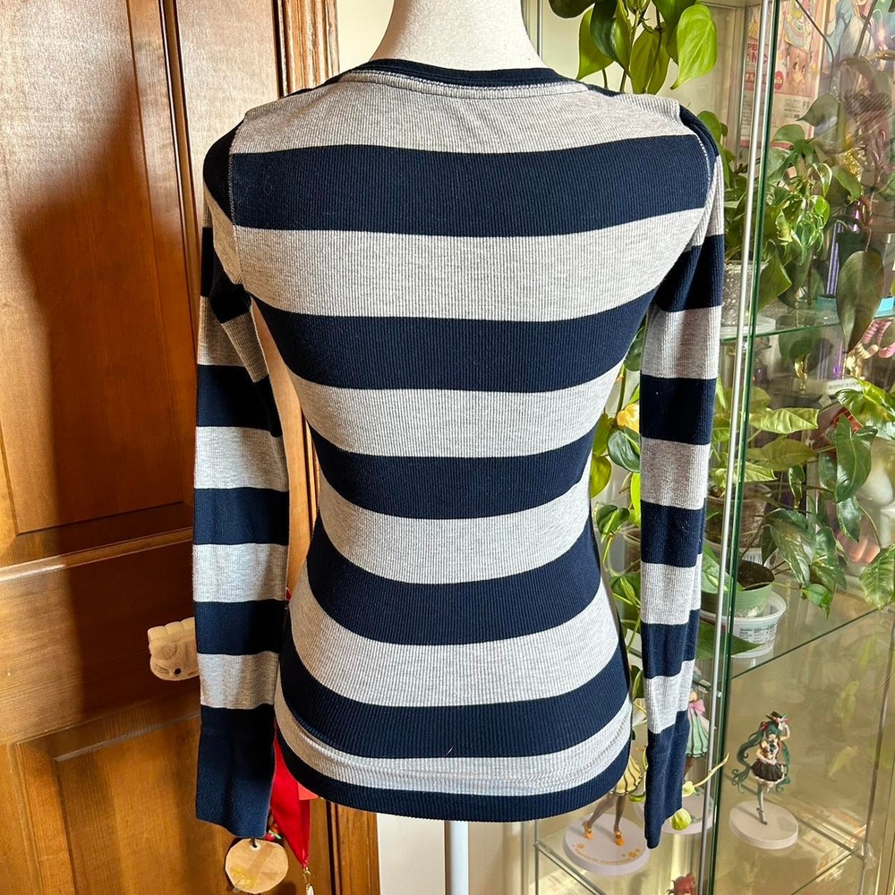 Y2K Aeropostale Women's Striped V-Neck Long Sleeve Thermal Henley Top Small - Picture 4 of 5